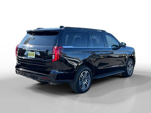 Used 2025 Ford Expedition Active image 5