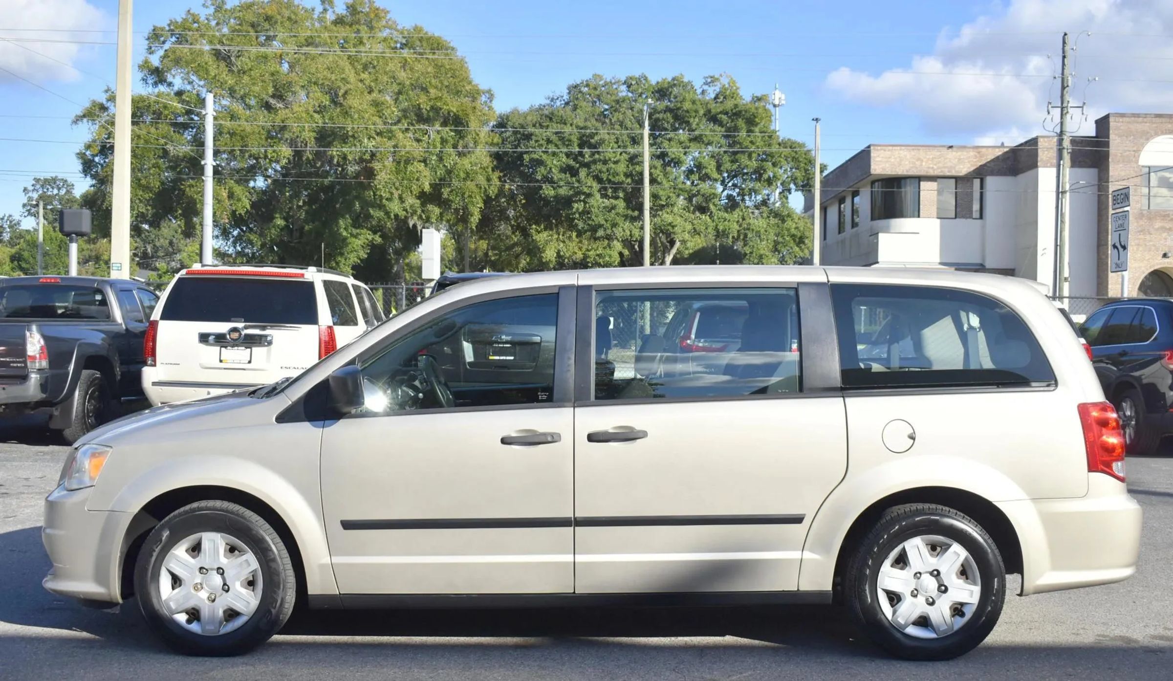 Used 2013 Dodge Grand Caravan American Value Package FWD image 4