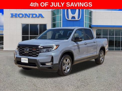 Used 2025 Honda Ridgeline TrailSport image 7
