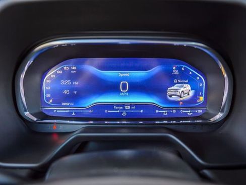 Used 2023 Chevrolet Suburban Premier image 30