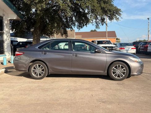 Used 2015 Toyota Camry SE FWD image 2