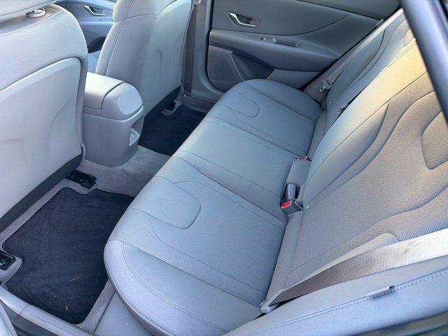 Certified 2025 Hyundai Elantra SE FWD image 28