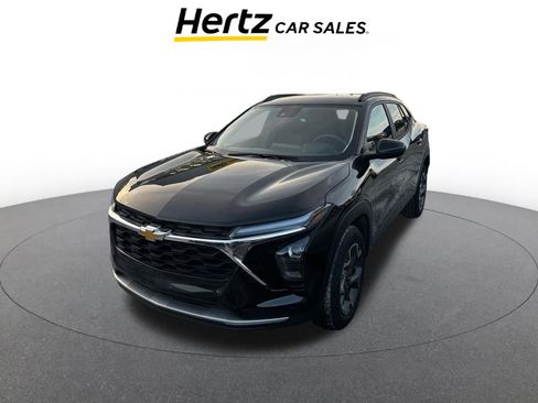 Used 2025 Chevrolet Trax LT image 3