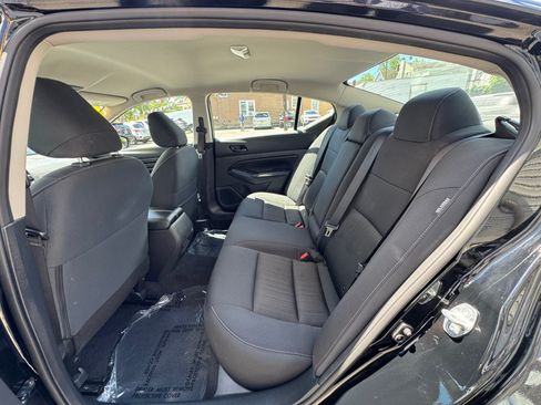 Used 2025 Nissan Altima 2.5 SV FWD image 11