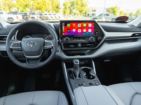 New 2026 Toyota Highlander XLE AWD/4WD image 13