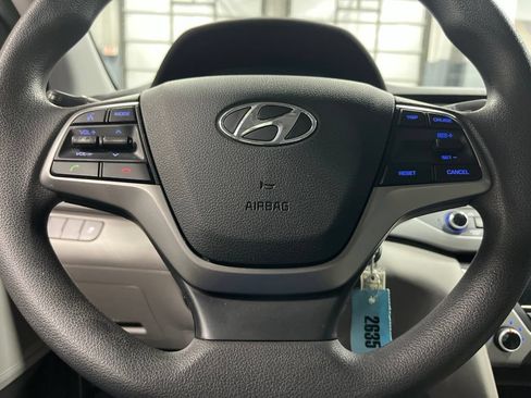 Used 2017 Hyundai Elantra SE FWD image 16