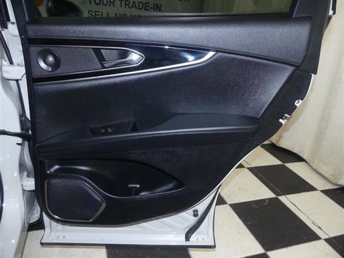 Used 2022 Lincoln Nautilus Reserve w/ Luxury Package image 30