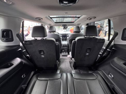 Used 2022 Jeep Grand Cherokee L Limited image 9