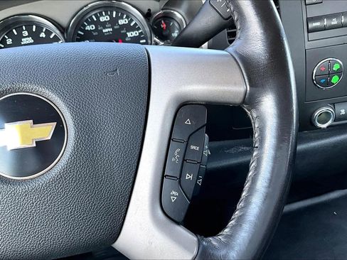 Used 2010 Chevrolet Silverado 2500 LT w/ Interior Plus Package AWD/4WD image 11