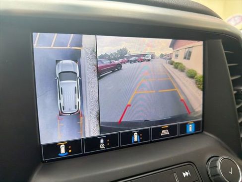 Used 2021 GMC Acadia SLT w/ Premium Package FWD image 18