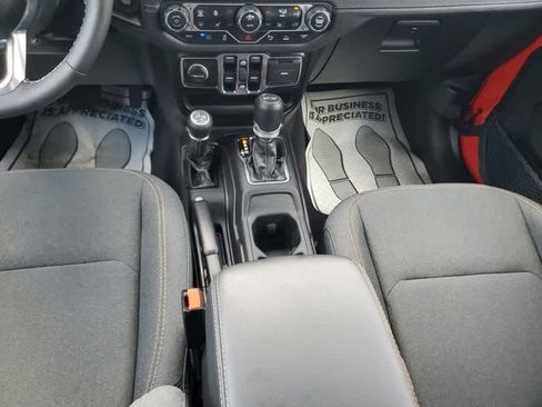Used 2025 Jeep Wrangler Unlimited Sahara w/ Safety Group AWD/4WD image 22