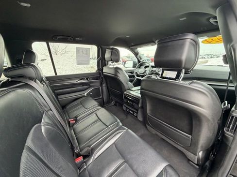 Used 2024 Jeep Wagoneer Series II w/ Flexible Seating Group AWD/4WD image 26