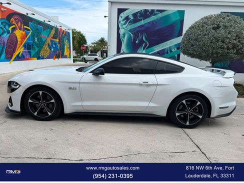 Used 2021 Ford Mustang GT Premium w/ Black Accent Package RWD image 3