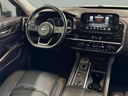 Used 2024 Nissan Pathfinder Platinum image 31