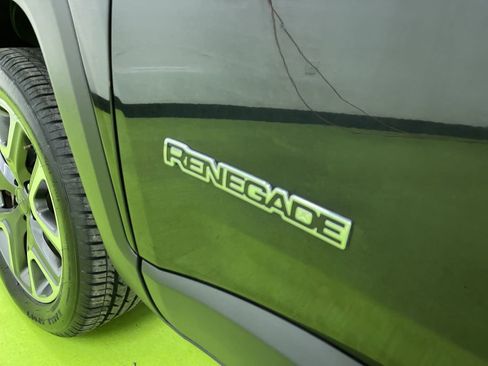 Used 2017 Jeep Renegade Latitude w/ Cold Weather Group image 14