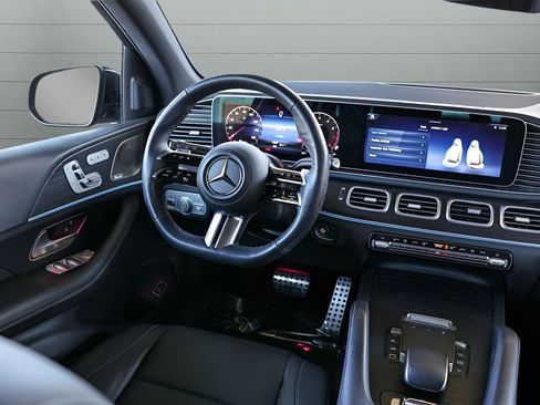 Used 2025 Mercedes-Benz GLS 450 4MATIC image 25