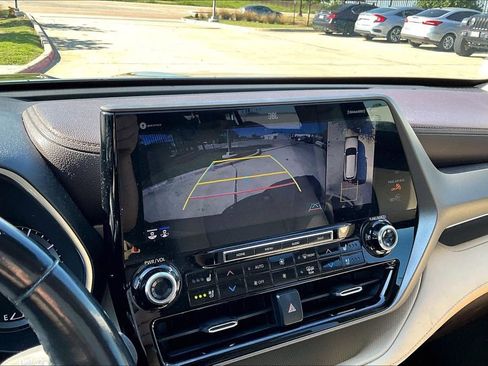 Used 2020 Toyota Highlander Limited FWD image 28