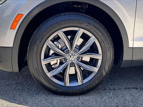 Certified 2023 Volkswagen Tiguan SE w/ Panoramic Sunroof Package FWD image 8