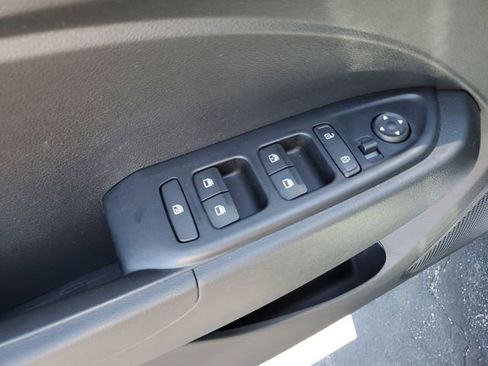 Certified 2022 Hyundai Venue SEL FWD image 19