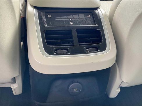 Used 2022 Volvo XC90 T8 Inscription image 38