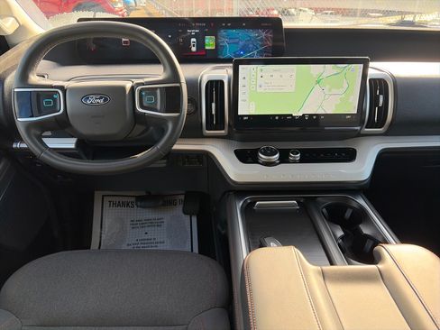 Certified 2025 Ford Expedition Active AWD/4WD image 6