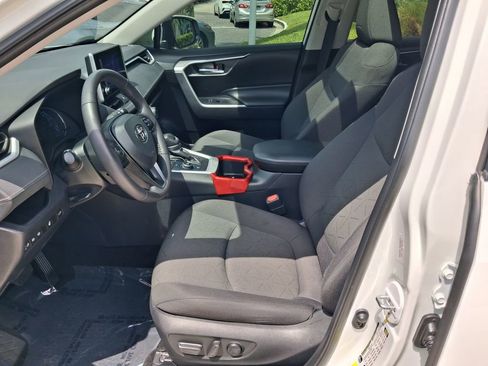 Used 2024 Toyota RAV4 XLE w/ Convenience Package image 14