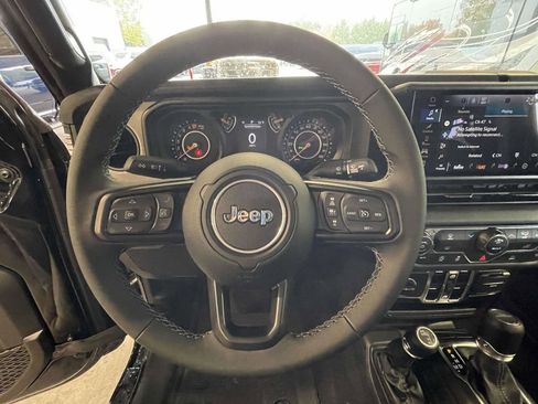 New 2025 Jeep Gladiator Sport image 31