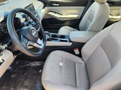 Used 2025 Nissan Altima 2.5 SV FWD image 8