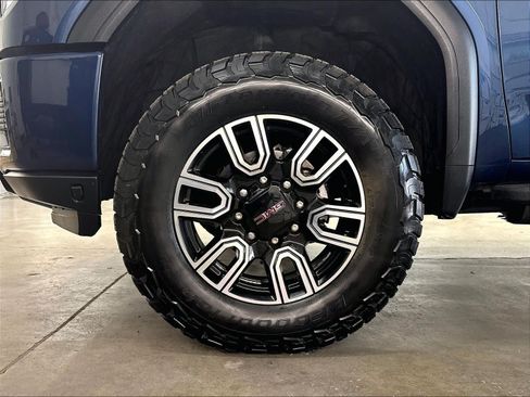 Used 2023 GMC Sierra 2500 AT4 w/ AT4 Premium Plus Package AWD/4WD image 38