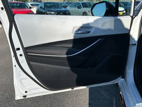 Used 2025 Toyota Corolla SE image 17