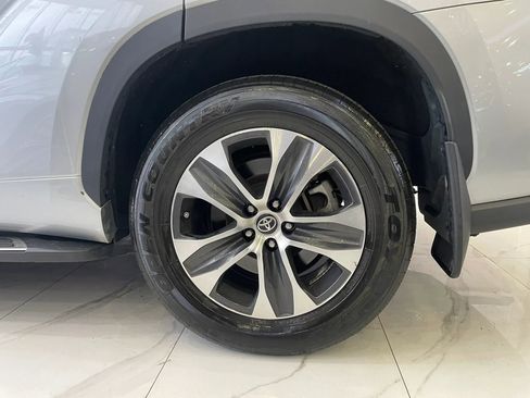 Used 2022 Toyota Highlander XLE AWD/4WD image 30