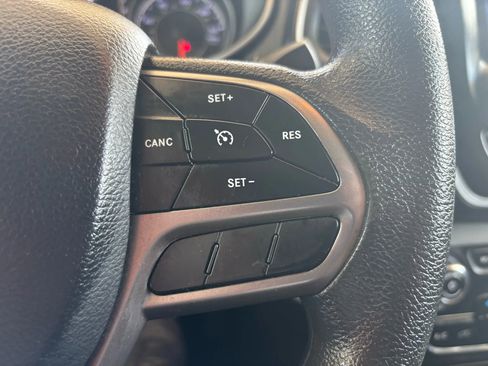 Used 2019 Jeep Cherokee Latitude w/ Popular Appearance Group image 15