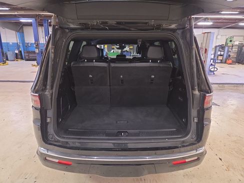 Used 2023 Jeep Wagoneer Series III w/ Preferred Equipment Group image 21