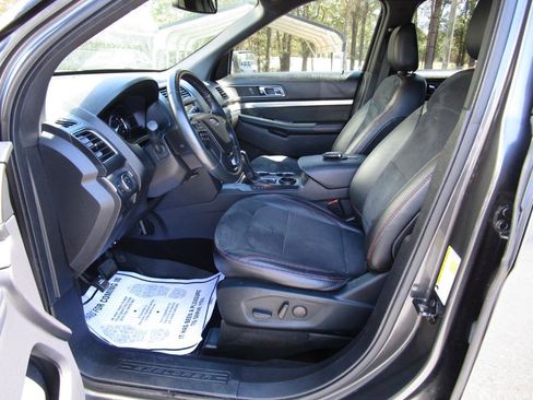 Used 2019 Ford Explorer XLT w/ Equipment Group 202A image 17