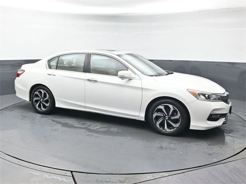 Used 2017 Honda Accord EX image 7