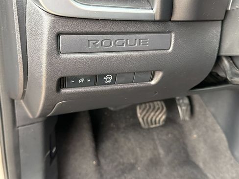 Used 2024 Nissan Rogue S FWD image 18