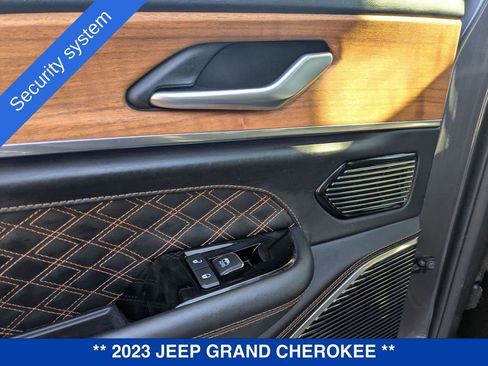 Used 2023 Jeep Grand Cherokee Summit image 32