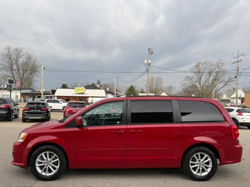 Used 2014 Dodge Grand Caravan SXT image 2