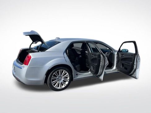 Used 2019 Chrysler 300 Touring L w/ Quick Order Package 22F RWD image 19
