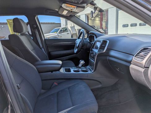 Used 2019 Jeep Grand Cherokee Laredo w/ Security & Convenience Group image 21