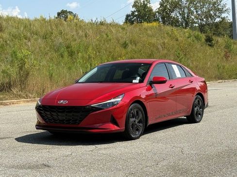 Used 2023 Hyundai Elantra SEL image 1