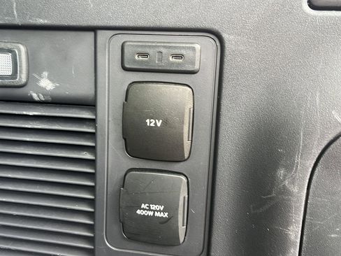 Used 2025 Ford Expedition Max Platinum AWD/4WD image 25