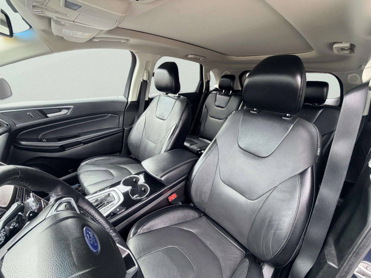 Used 2018 Ford Edge Titanium w/ Equipment Group 302A AWD/4WD image 16