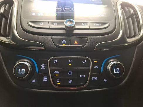 Used 2022 Chevrolet Equinox RS w/ Infotainment Package FWD image 25