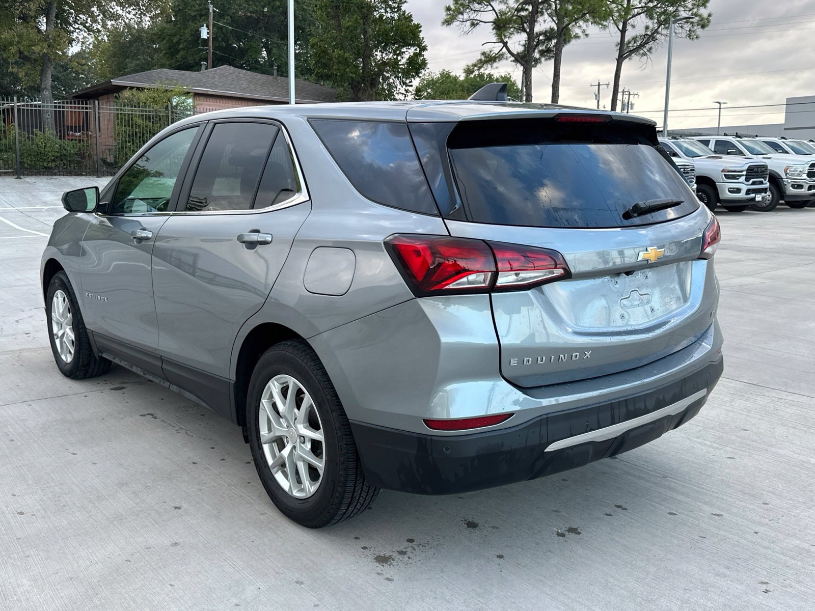 Used 2024 Chevrolet Equinox LT FWD image 3