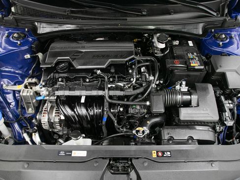Used 2025 Hyundai Elantra SEL FWD image 29