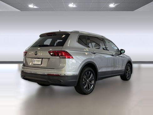 Used 2022 Volkswagen Tiguan SE FWD image 9