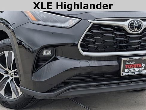 Used 2023 Toyota Highlander XLE AWD/4WD image 3