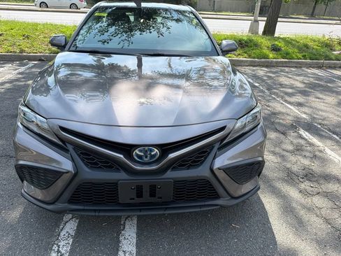 Used 2024 Toyota Camry SE FWD image 2
