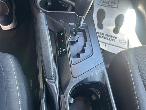 Used 2018 Toyota RAV4 LE AWD/4WD image 23